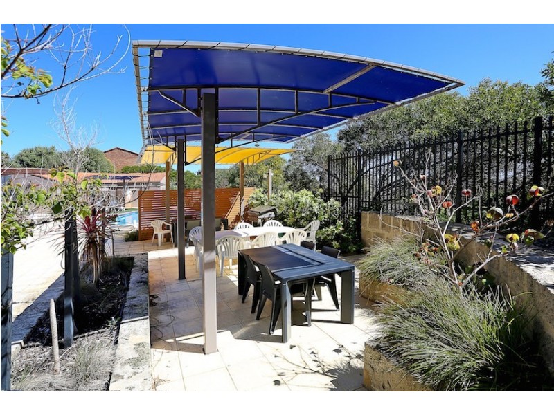 8/6A Valley Road, Halls Head WA 6210