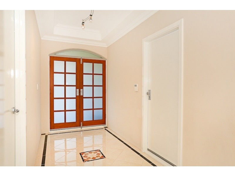 25 Genevieve Court, Halls Head WA 6210