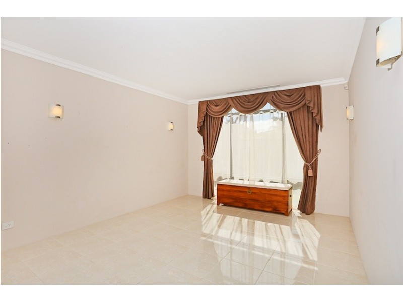 25 Genevieve Court, Halls Head WA 6210