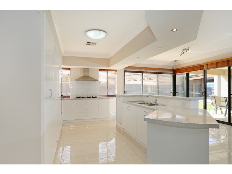 25 Genevieve Court, Halls Head WA 6210