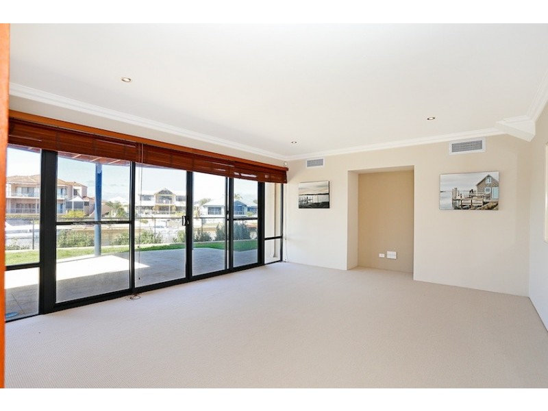 25 Genevieve Court, Halls Head WA 6210