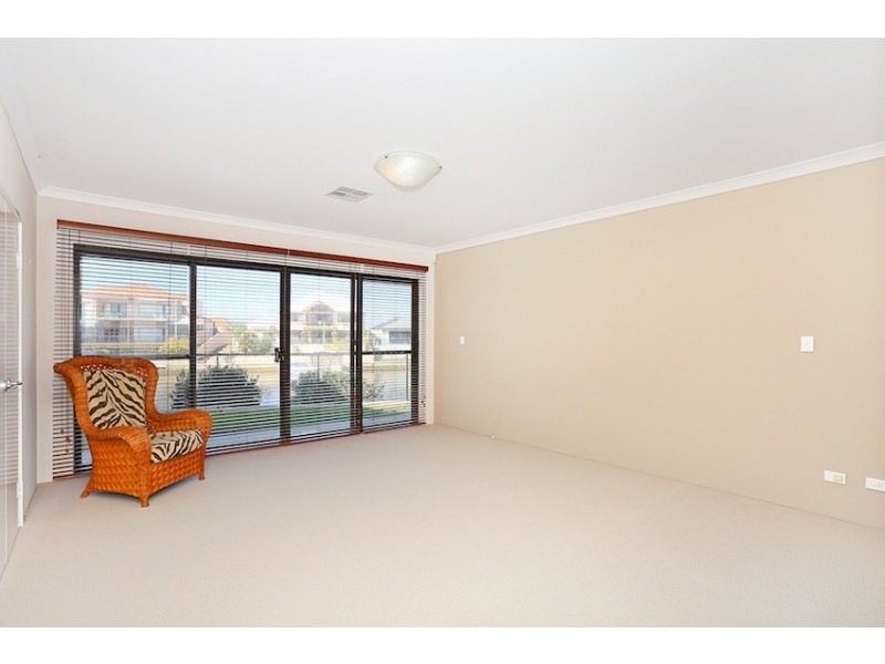 25 Genevieve Court, Halls Head WA 6210