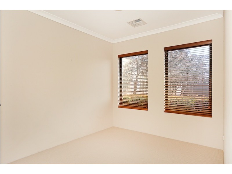 25 Genevieve Court, Halls Head WA 6210