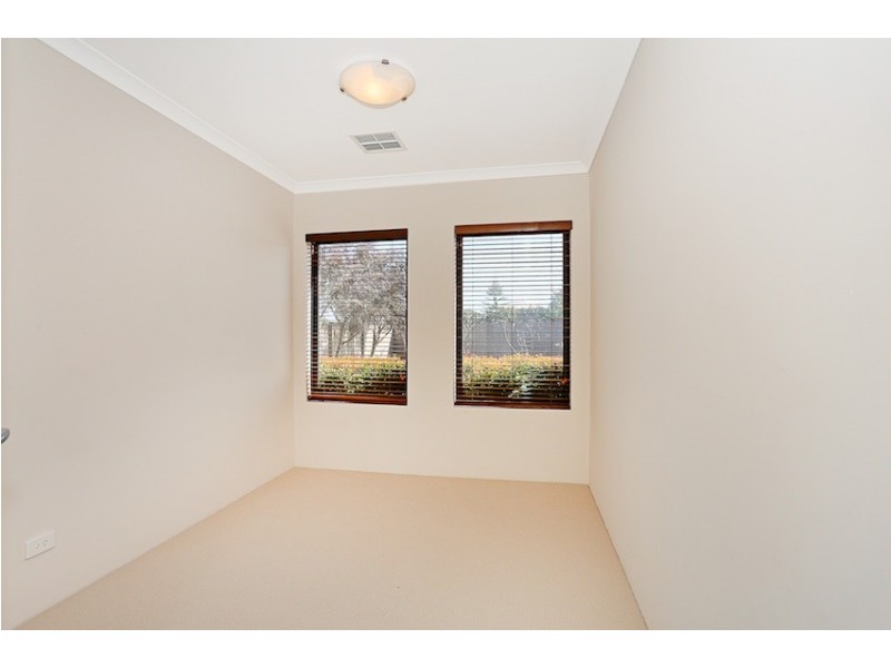 25 Genevieve Court, Halls Head WA 6210