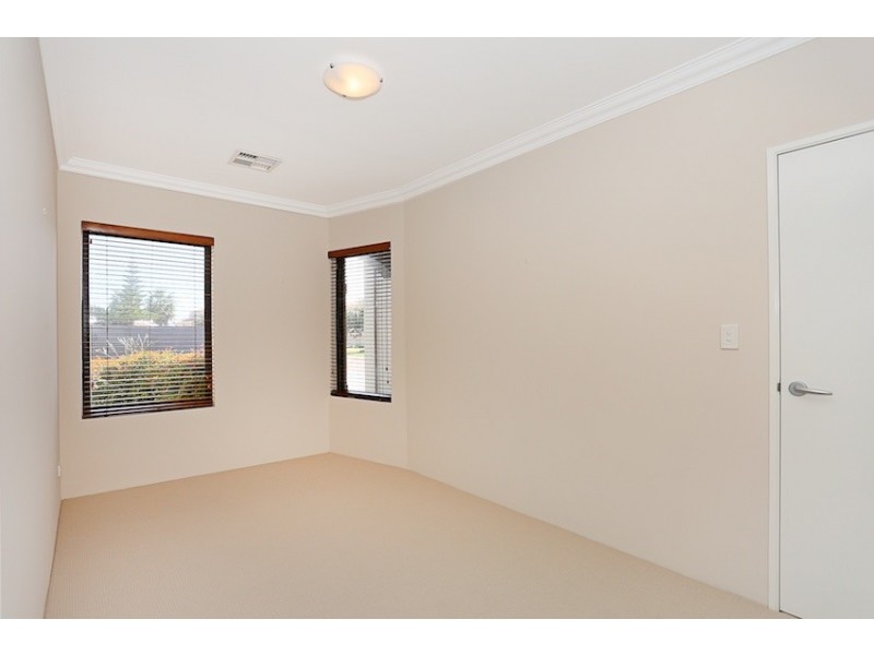 25 Genevieve Court, Halls Head WA 6210