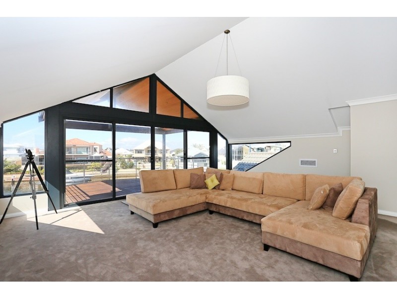 25 Genevieve Court, Halls Head WA 6210