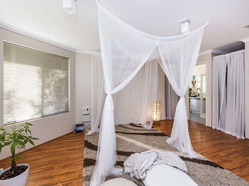 50 Summerlea Avenue, Meadow Springs WA 6210