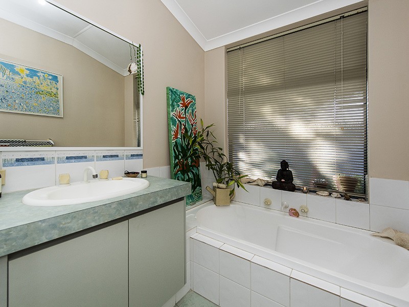 50 Summerlea Avenue, Meadow Springs WA 6210