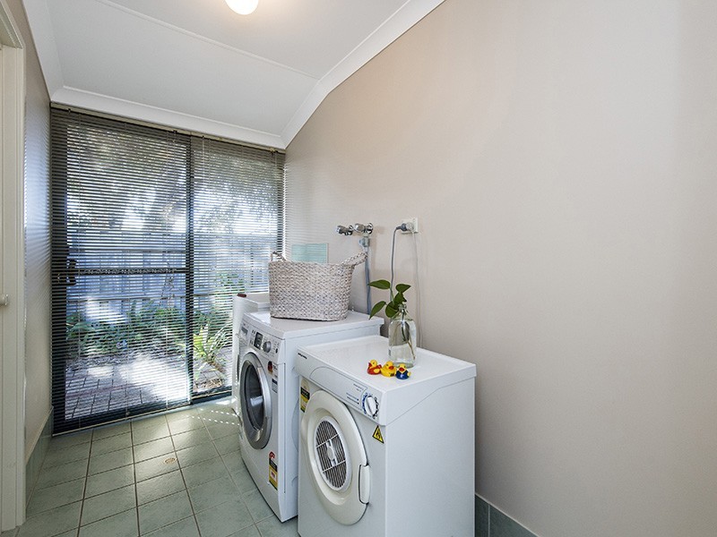 50 Summerlea Avenue, Meadow Springs WA 6210