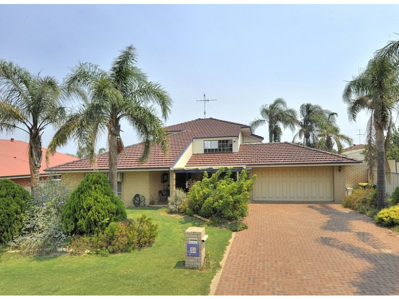 51 Oaklands Avenue, Halls Head WA 6210