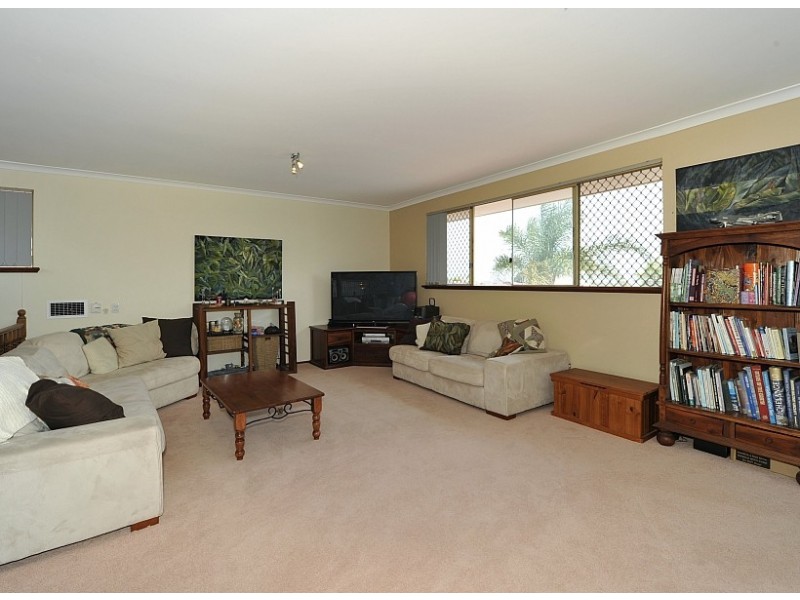 51 Oaklands Avenue, Halls Head WA 6210