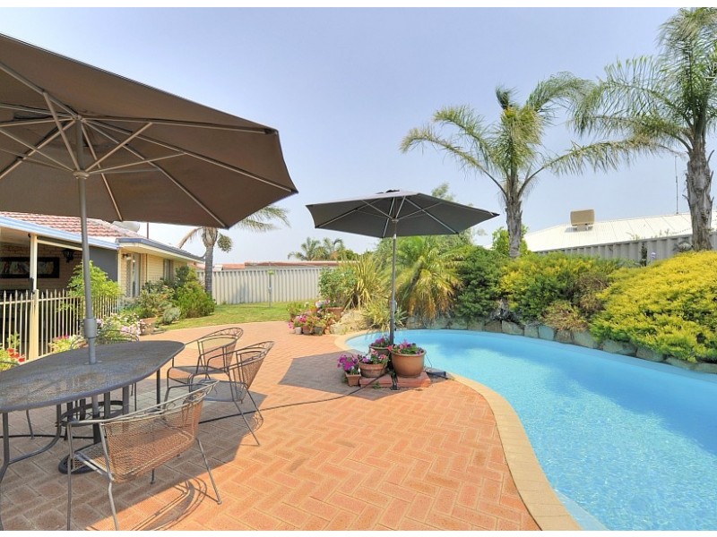 51 Oaklands Avenue, Halls Head WA 6210