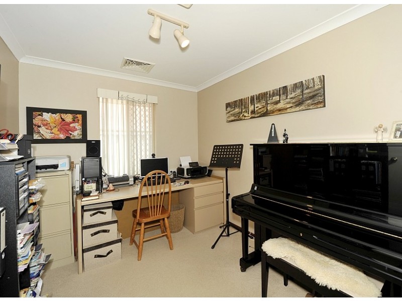 51 Oaklands Avenue, Halls Head WA 6210