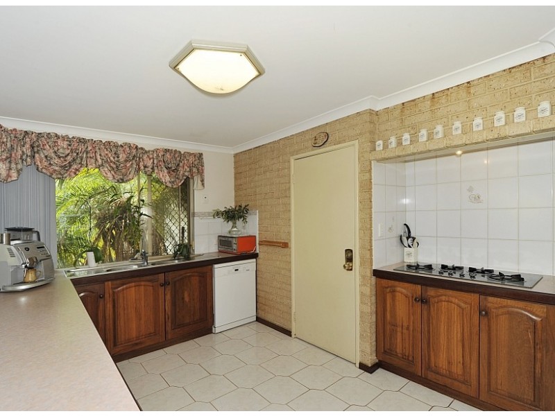 51 Oaklands Avenue, Halls Head WA 6210