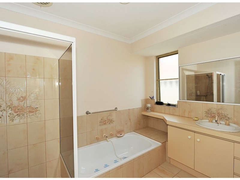 51 Oaklands Avenue, Halls Head WA 6210