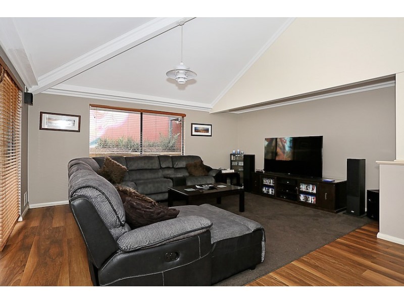 7 Zinnia Lane, Halls Head WA 6210