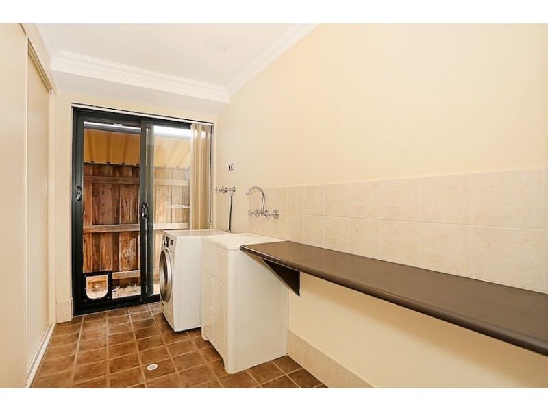 7 Zinnia Lane, Halls Head WA 6210