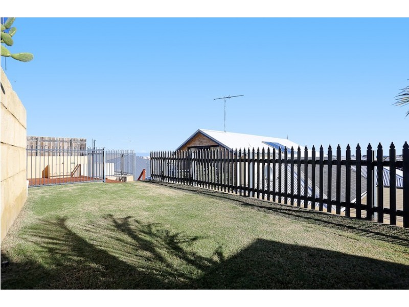 7 Zinnia Lane, Halls Head WA 6210