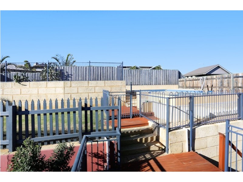 7 Zinnia Lane, Halls Head WA 6210