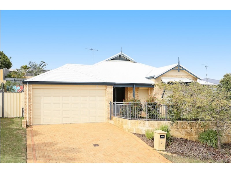 7 Zinnia Lane, Halls Head WA 6210
