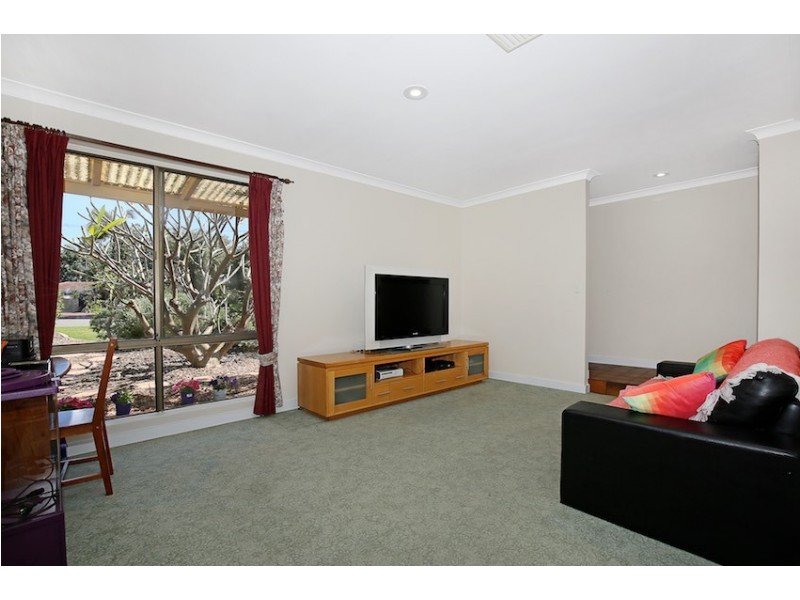 5 Feltin Place, Dudley Park WA 6210