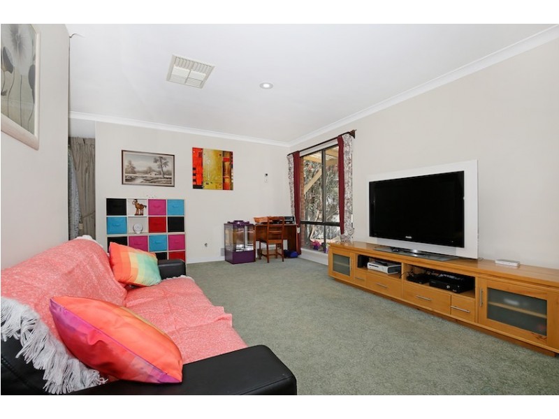 5 Feltin Place, Dudley Park WA 6210