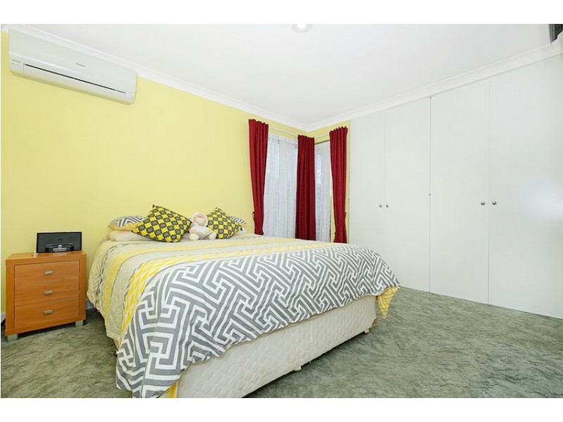 5 Feltin Place, Dudley Park WA 6210