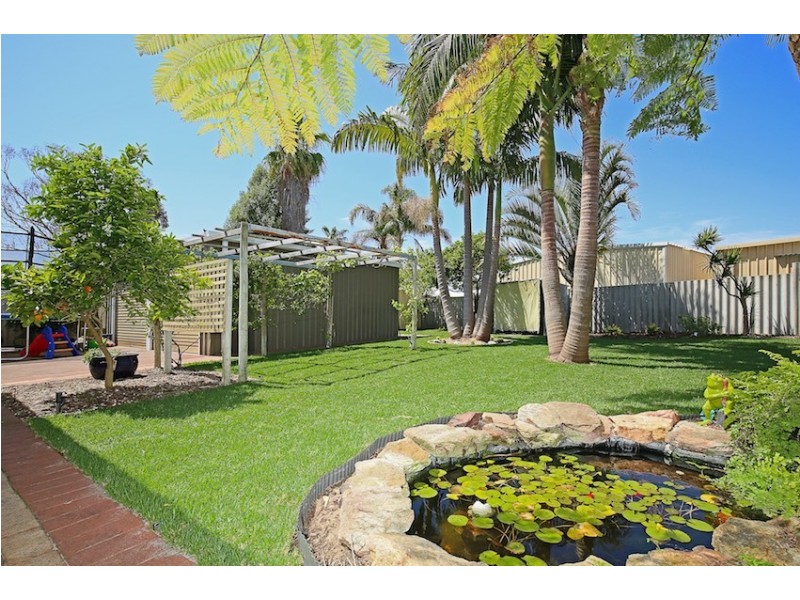 5 Feltin Place, Dudley Park WA 6210