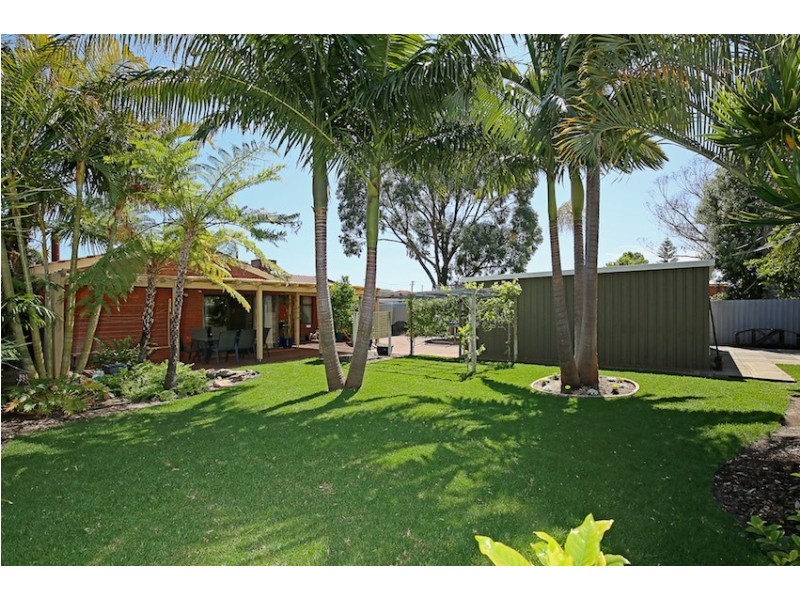 5 Feltin Place, Dudley Park WA 6210