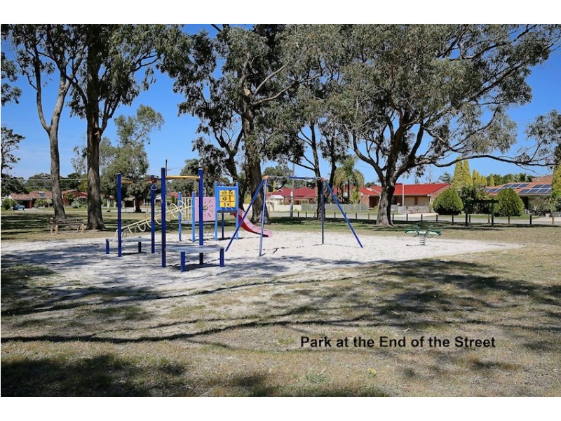 5 Feltin Place, Dudley Park WA 6210