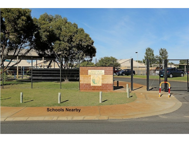 1A Yorrell Place, Halls Head WA 6210