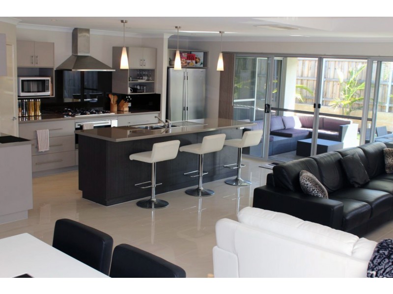 350 Peelwood Parade, Halls Head WA 6210