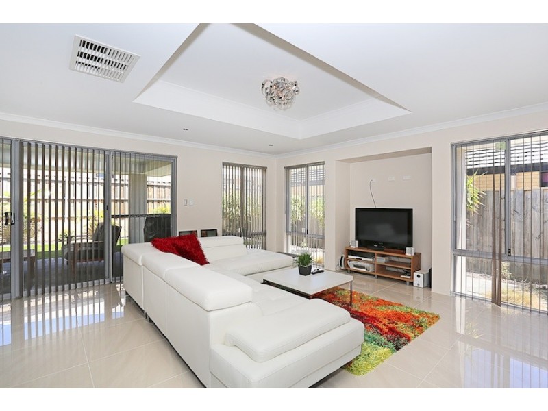 350 Peelwood Parade, Halls Head WA 6210