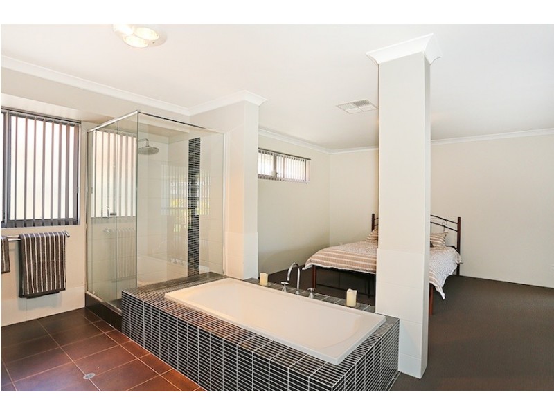 350 Peelwood Parade, Halls Head WA 6210