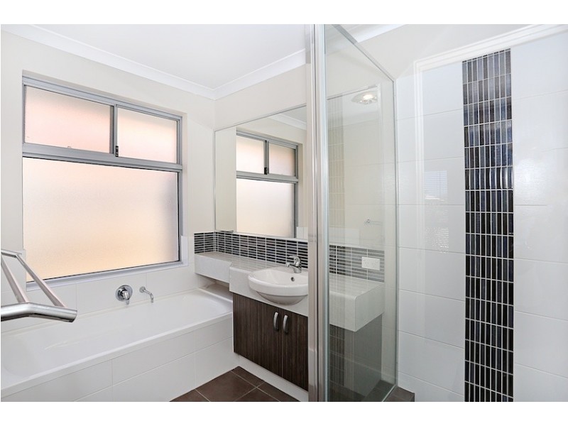 350 Peelwood Parade, Halls Head WA 6210