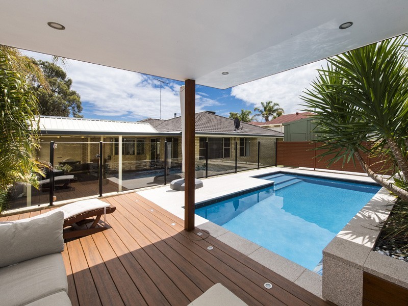 44 Floribunda Avenue, Halls Head WA 6210