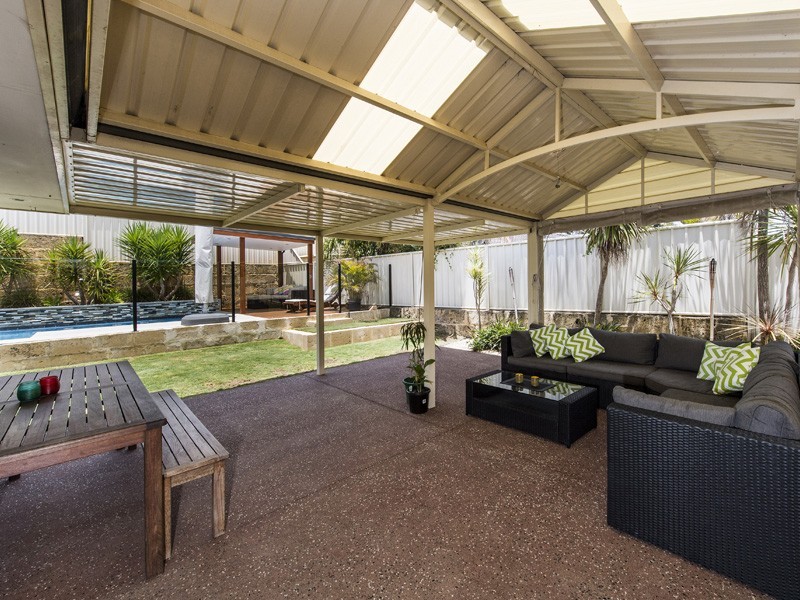 44 Floribunda Avenue, Halls Head WA 6210