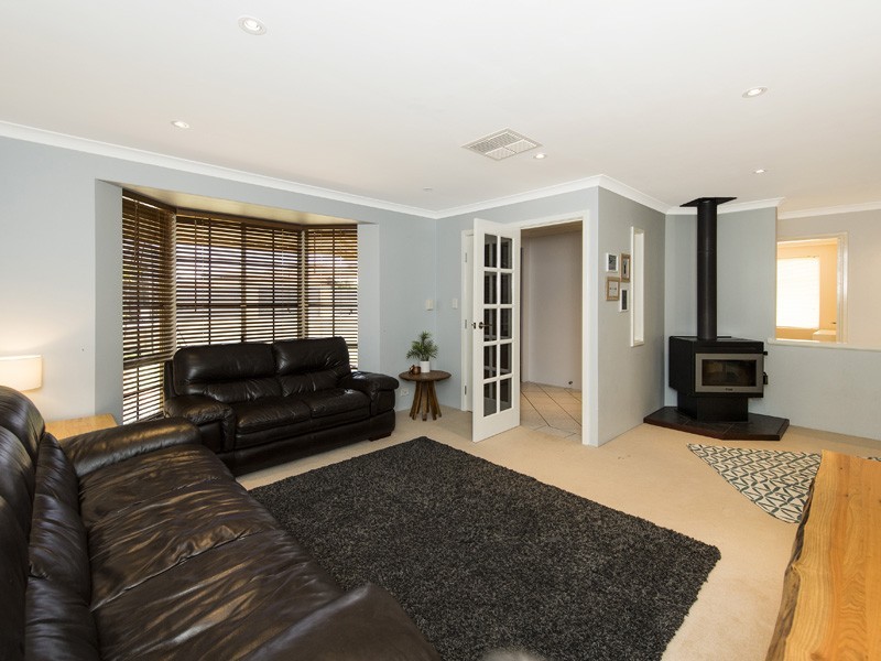 44 Floribunda Avenue, Halls Head WA 6210