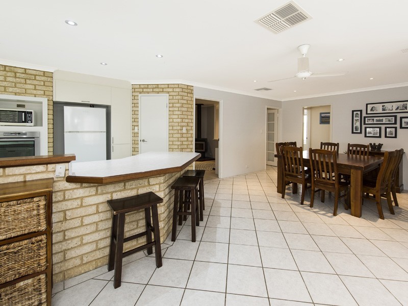 44 Floribunda Avenue, Halls Head WA 6210