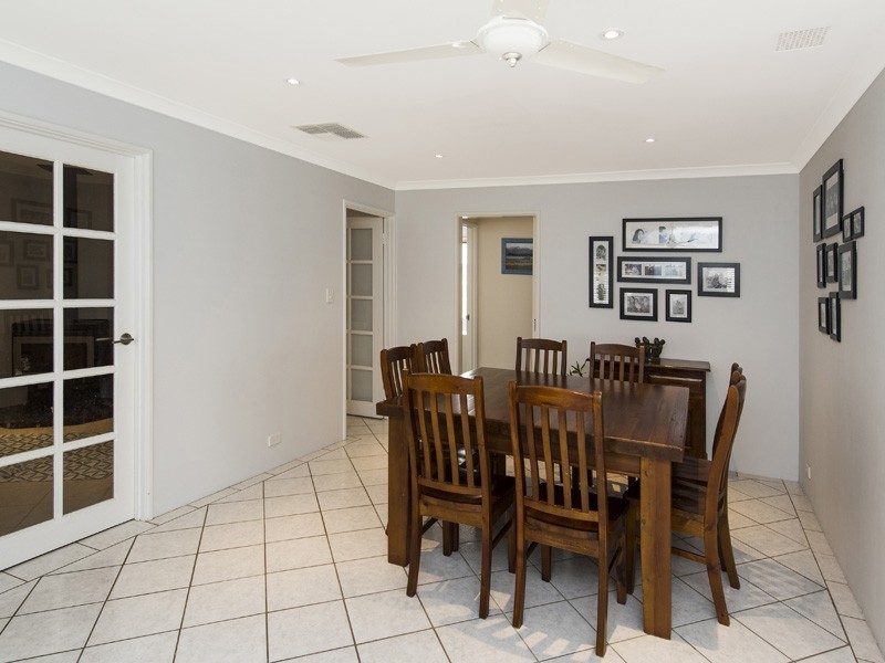 44 Floribunda Avenue, Halls Head WA 6210