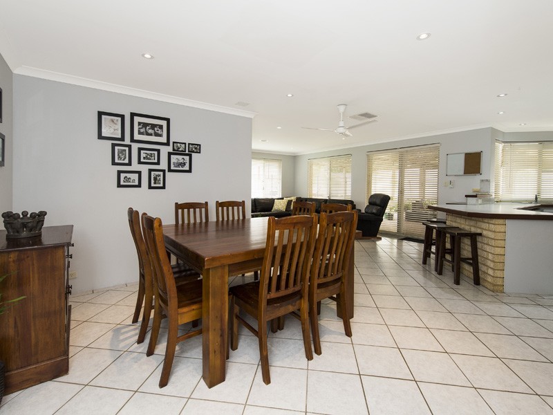 44 Floribunda Avenue, Halls Head WA 6210