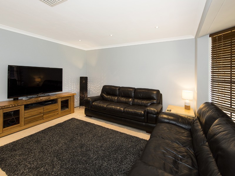 44 Floribunda Avenue, Halls Head WA 6210