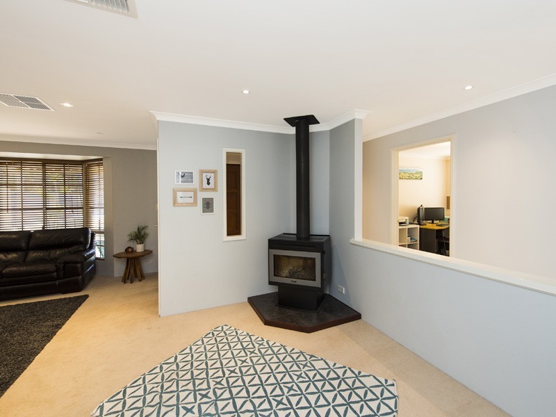 44 Floribunda Avenue, Halls Head WA 6210