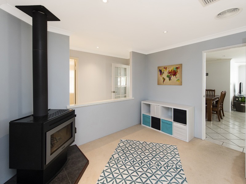 44 Floribunda Avenue, Halls Head WA 6210