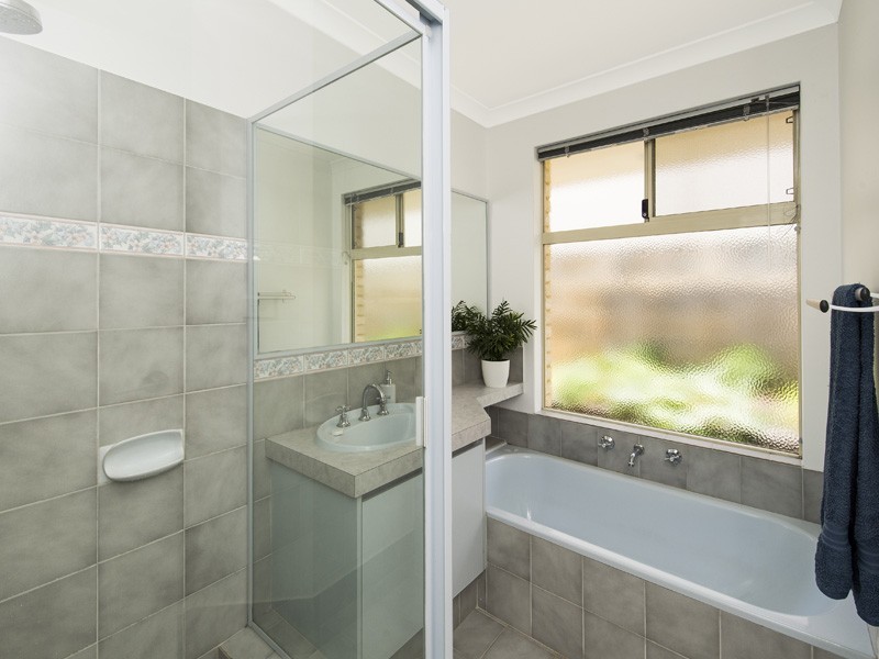 44 Floribunda Avenue, Halls Head WA 6210