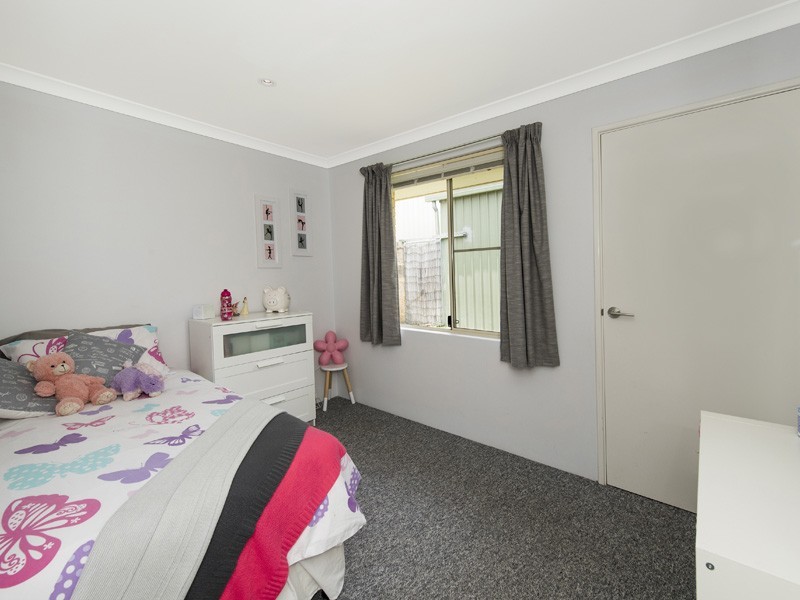 44 Floribunda Avenue, Halls Head WA 6210