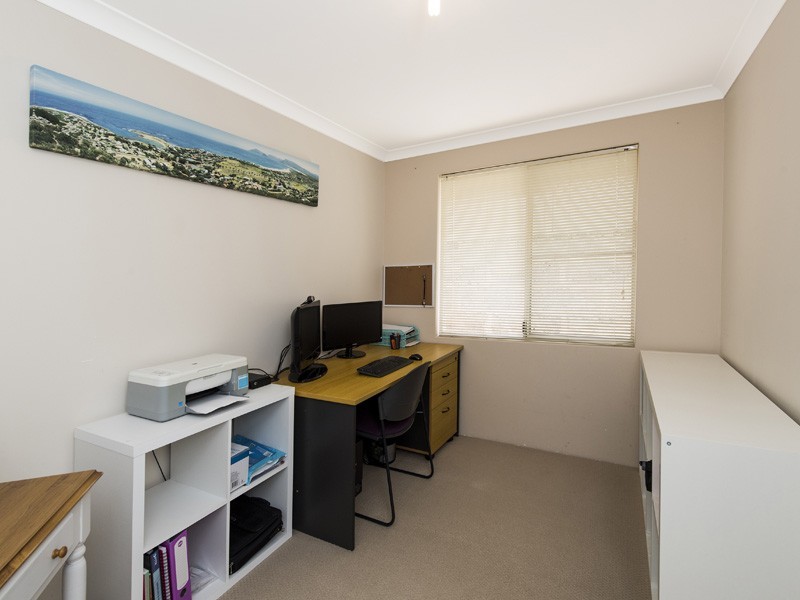 44 Floribunda Avenue, Halls Head WA 6210