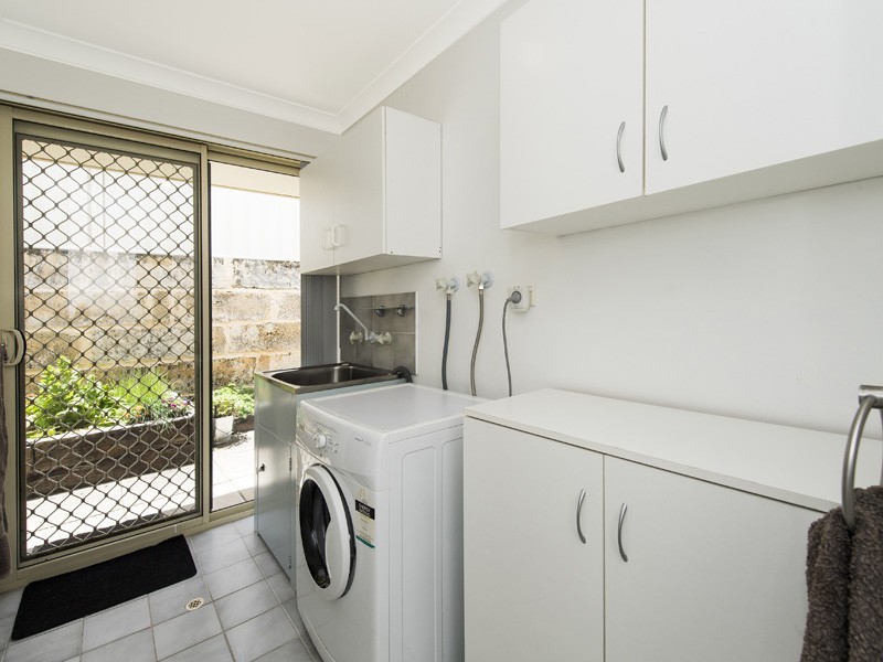 44 Floribunda Avenue, Halls Head WA 6210