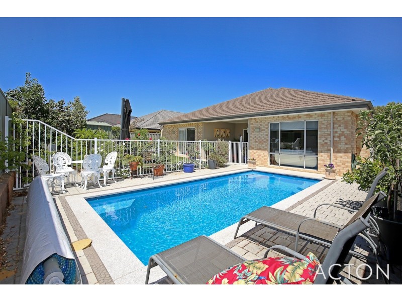 8 Purcell Gardens, South Yunderup WA 6208