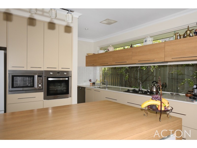 8 Purcell Gardens, South Yunderup WA 6208